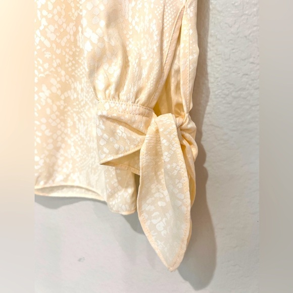 Michael Michael Kors Snakeskin Tie Cuff V-Neck Elegant Top Blouse Sz Medium - Picture 8 of 8